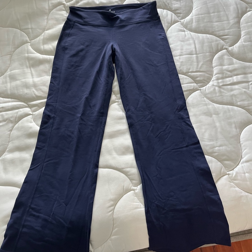 Athleta boot leg yoga pants